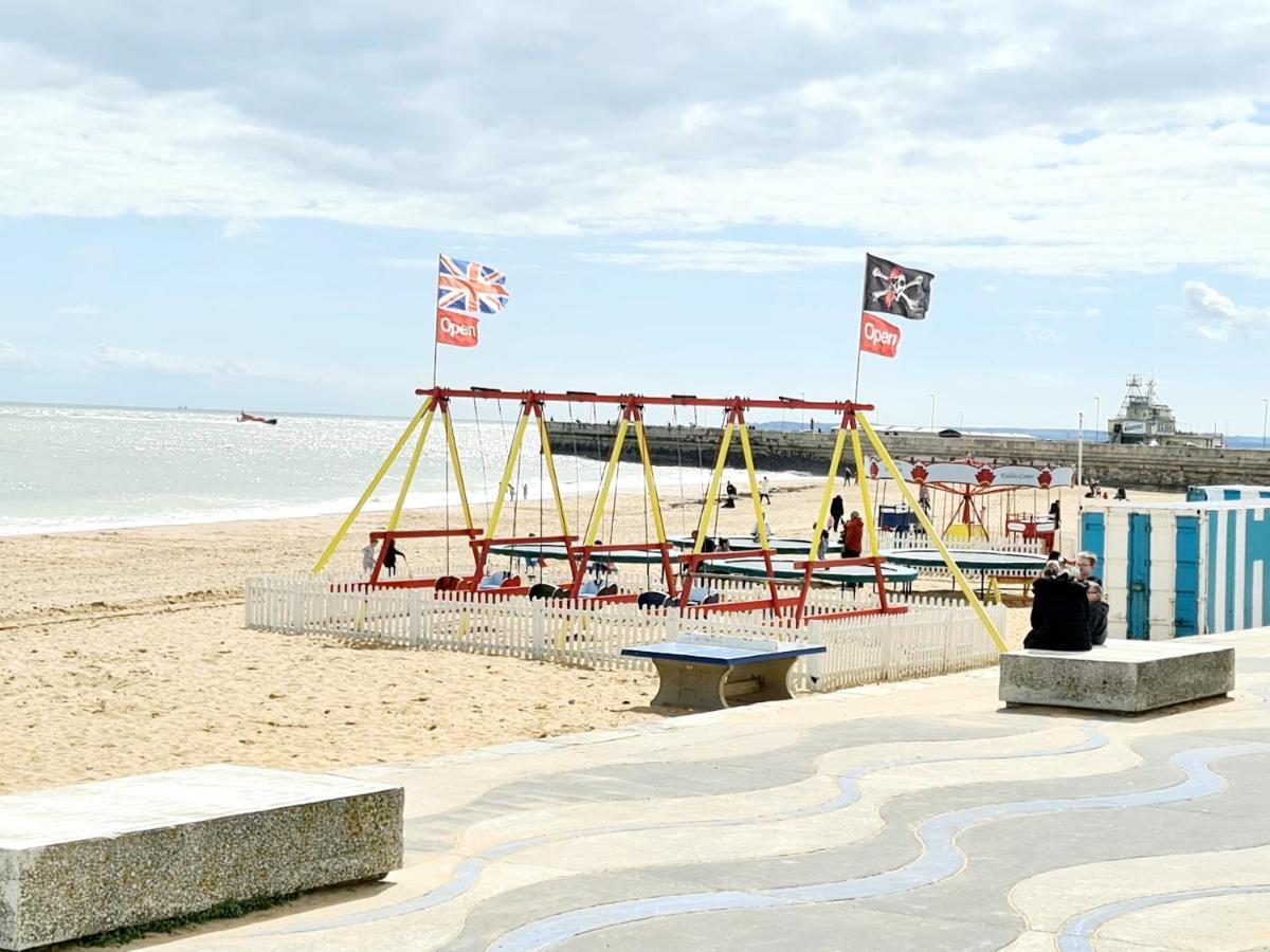 Vitamin Sea - Beachfront Apartment - Sleeps 4 Ramsgate Exterior foto